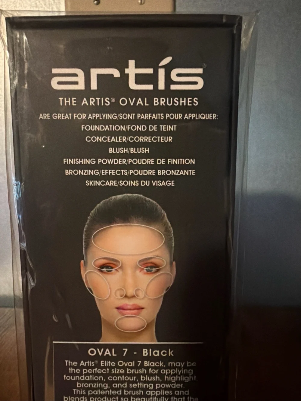 artis Oval 7 Foundation Brush - Black -Synthetic